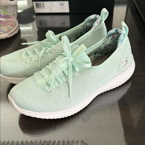 Skechers Women's Light Green Knit Sneakers